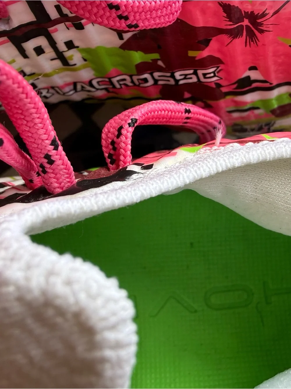 Under Armour men’s 5.5 women’s 7 LaCrosse Pink, White & Green Athletic Cleat